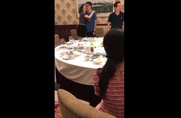 饭局女当事人回应竟上了娱乐新闻头条！金融娱乐？