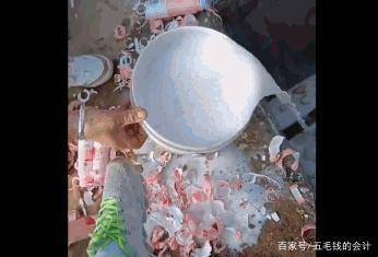 追偶像倾倒牛奶事件引发众怒！财务分析这样做经济成本或最低