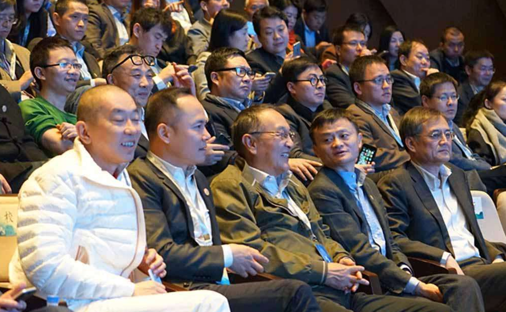 从马云身上赚走200亿还能继续称兄道弟银泰老板有何背景