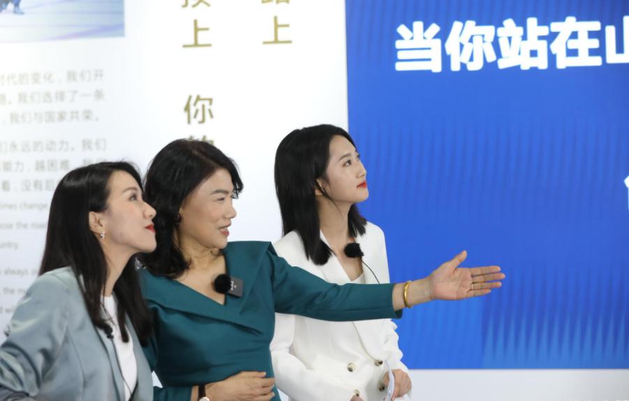 23年从销售员到董事长董明珠如何逆转人生？这3种格局缺一不可