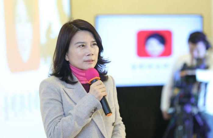 电商时代来临实体店只能旺铺转租？董明珠早已指明出路