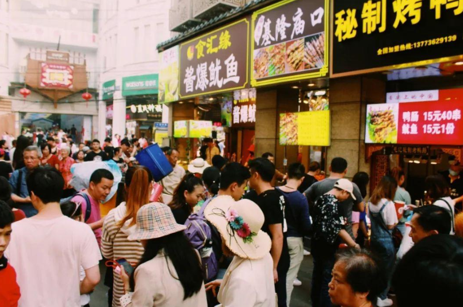 电商时代来临实体店只能旺铺转租？董明珠早已指明出路