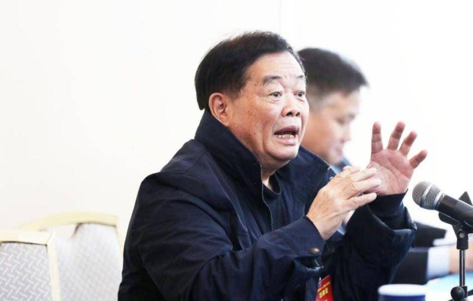 人口只有3亿的美国为何每年比中国多消费1000亿？曹德旺看透了