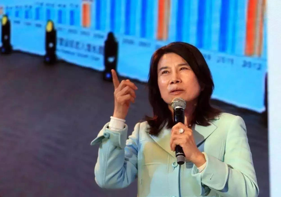 主持人问董明珠你账上有多少钱？铁娘子答完观众不淡定了