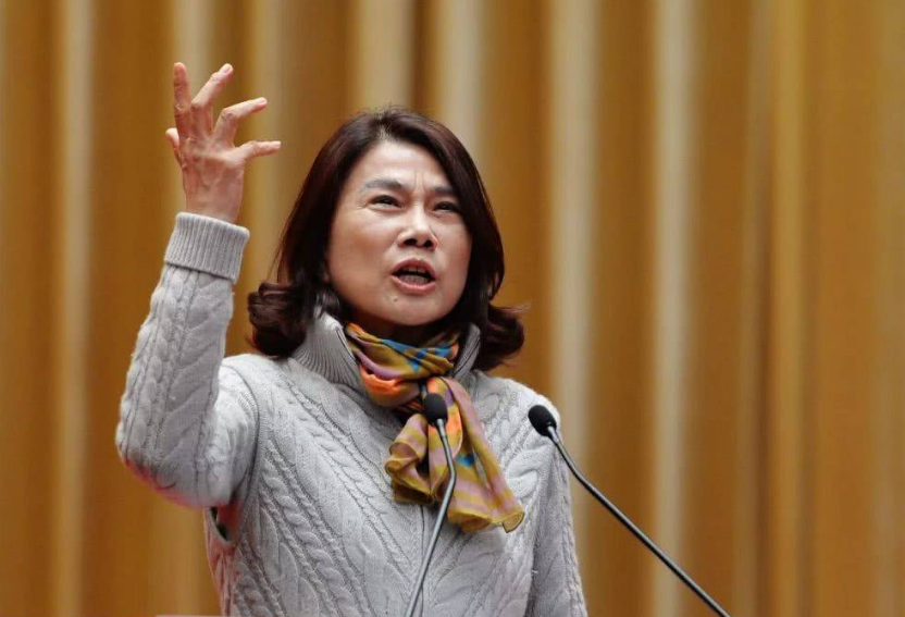 主持人问董明珠你账上有多少钱？铁娘子答完观众不淡定了