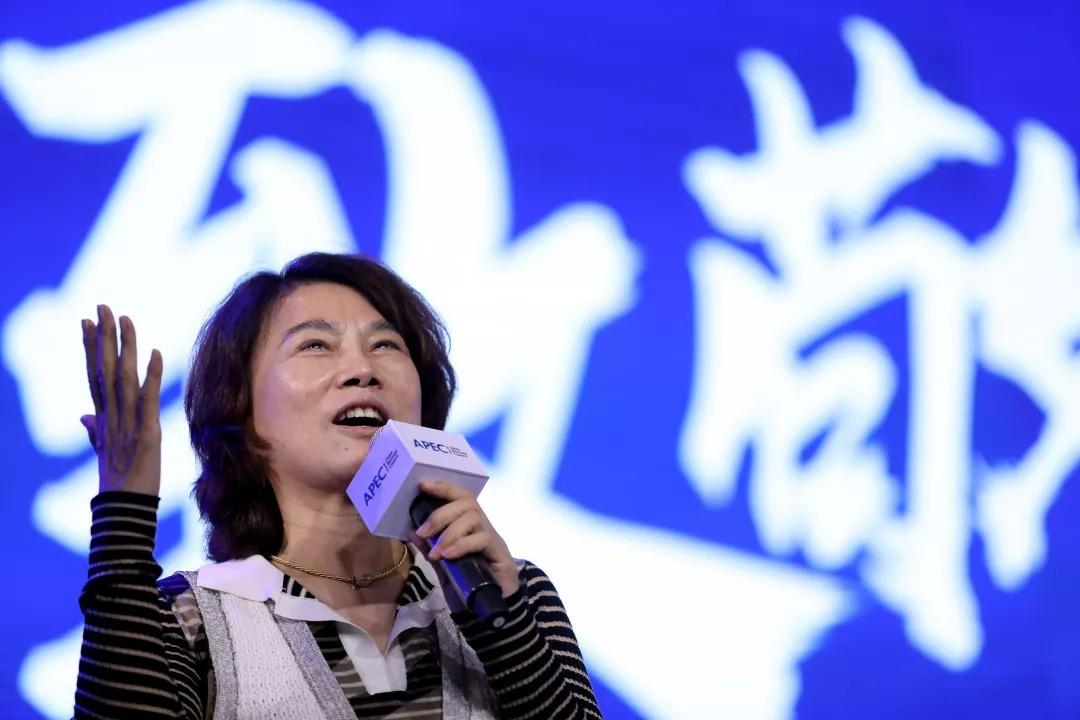 主持人问董明珠你账上有多少钱？铁娘子答完观众不淡定了
