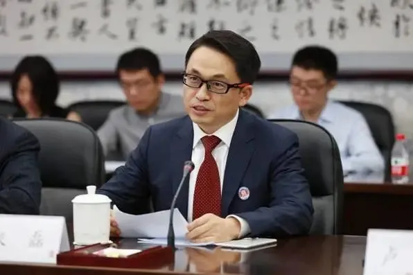 当年京东走投无路刘强东融资没人理师兄张磊领投3亿美元