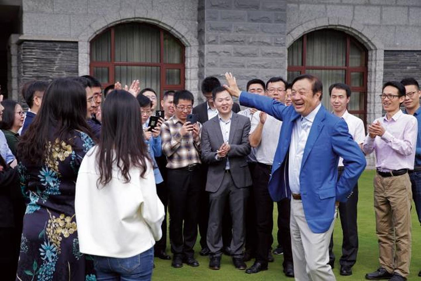 侯为贵和华为抢人吃了不少哑巴亏！任正非企业成功需要一批狼