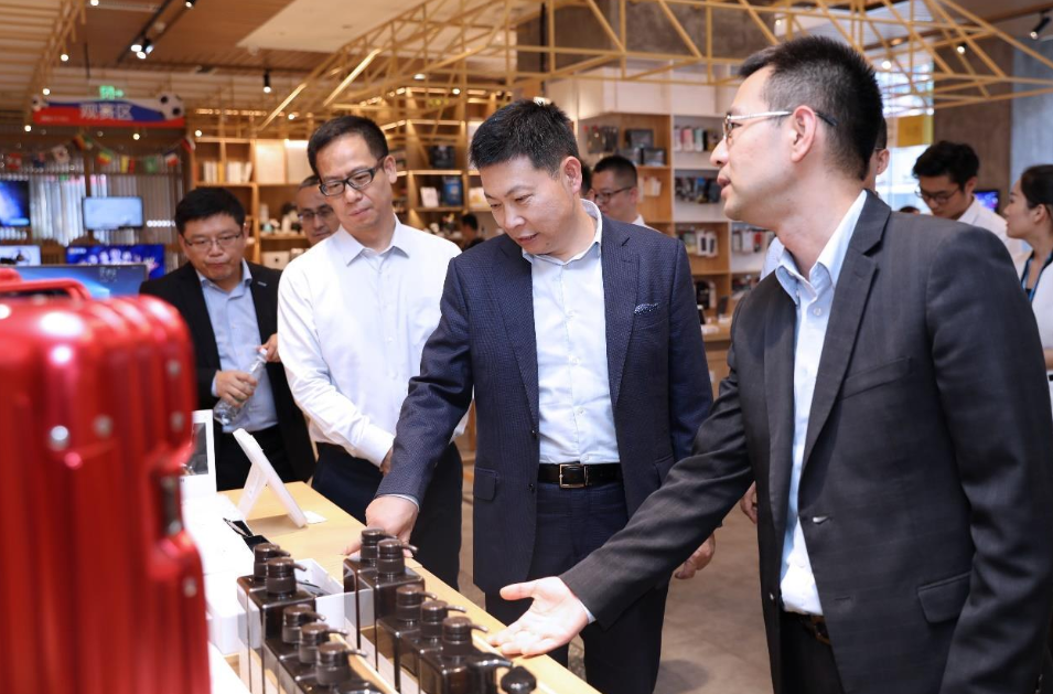 余承东狂言狂语三年超苹果！任正非斥责再提罚款100元