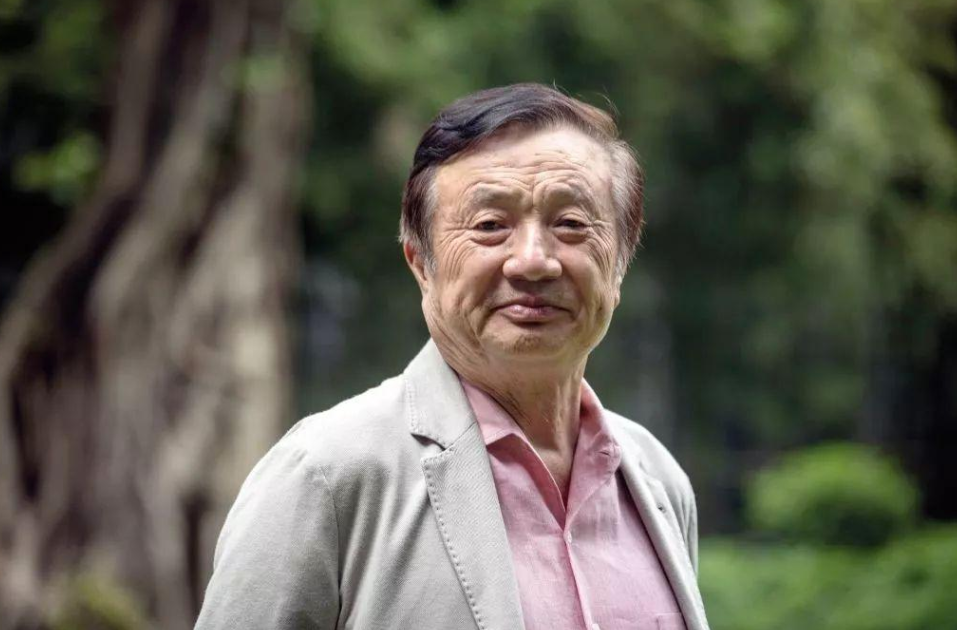 车子抛锚交警快80岁了还自己驾车？任正非的回答令人敬佩