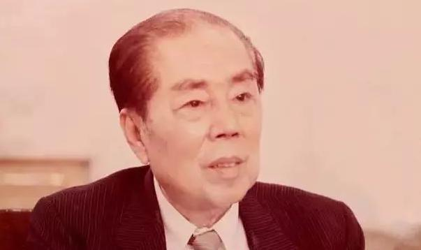 谁是李嘉诚成功的三大金刚？高人指点内人扶持贵人相助