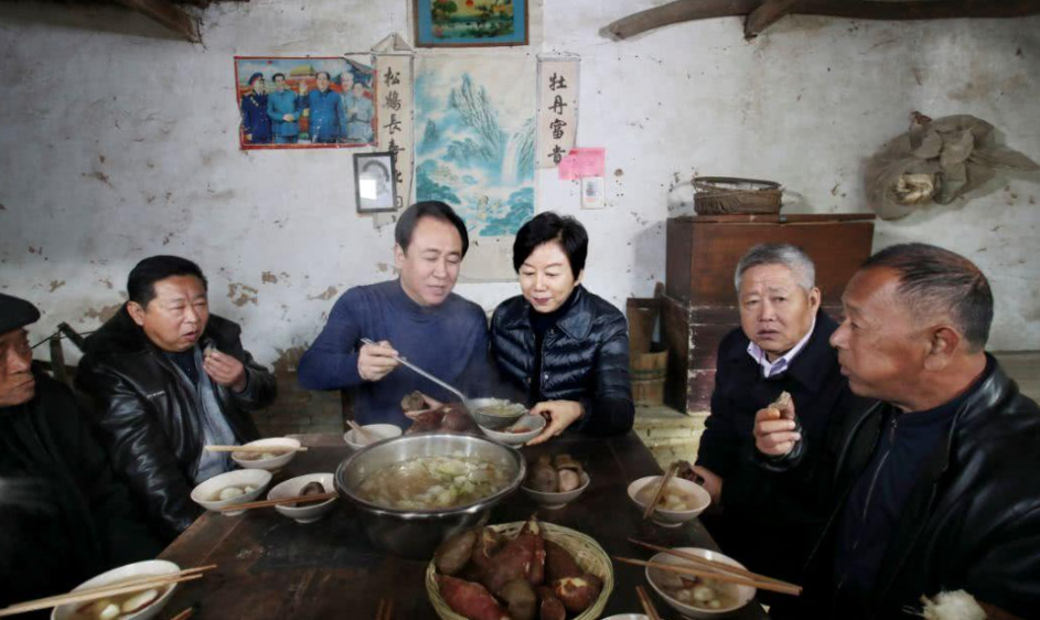 干过保安掏过粪靠打牌融资5亿许家印的隐忍你学得会么