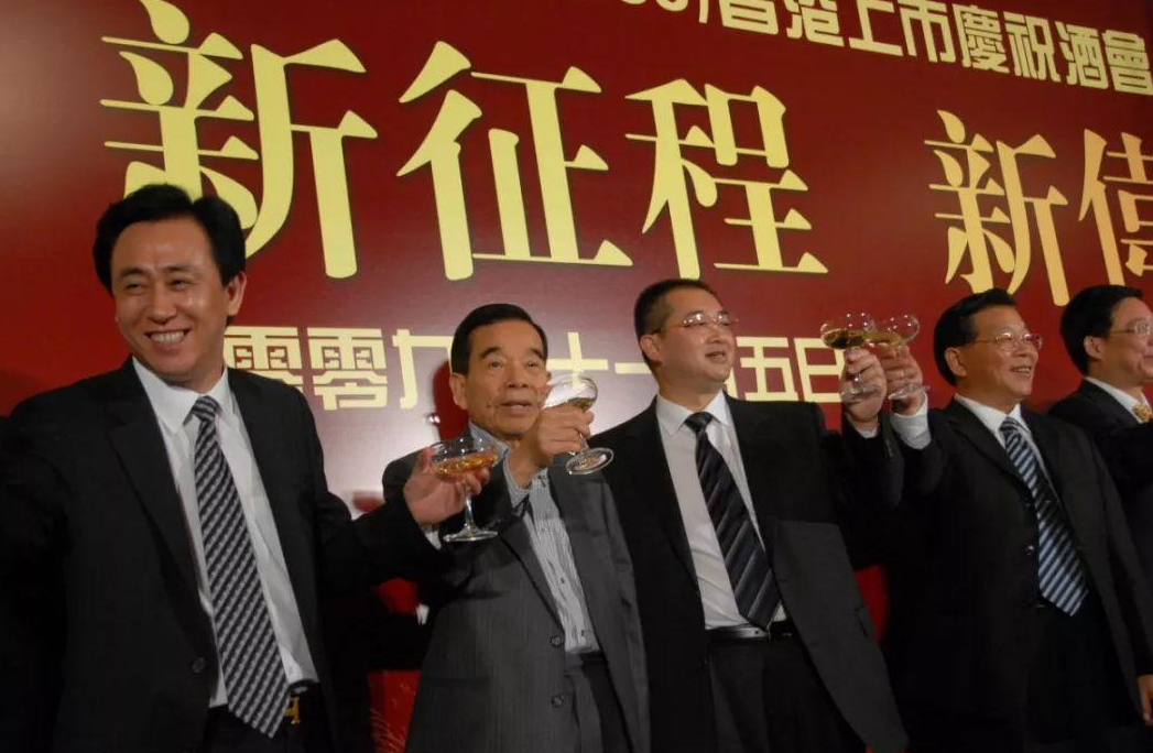 干过保安掏过粪靠打牌融资5亿许家印的隐忍你学得会么