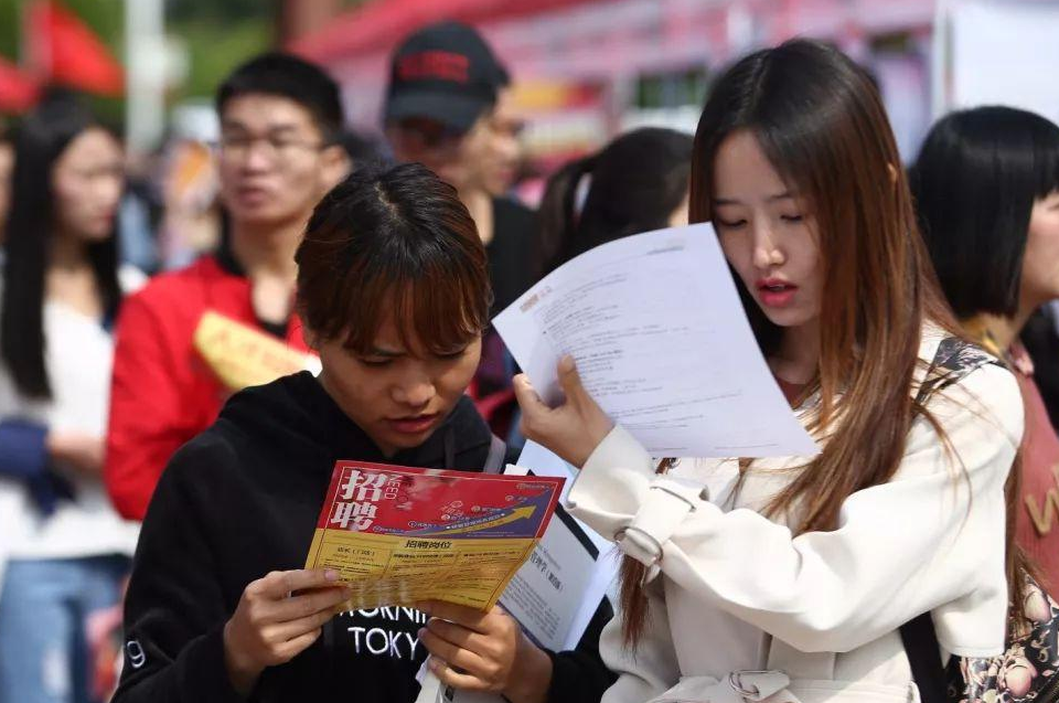 拒绝海归崇拜！董明珠与任正非态度一致培养中国自己的人才