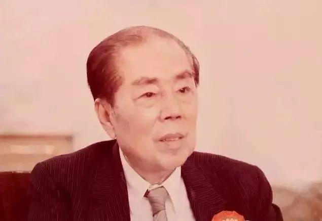 李嘉诚一生的4个贵人一人将女儿嫁给他一人帮他赚了1600亿