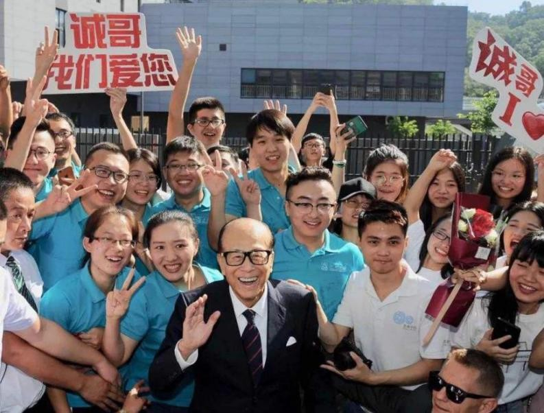 李嘉诚办公室24字对联40年不曾换马云受益匪浅出自左宗棠