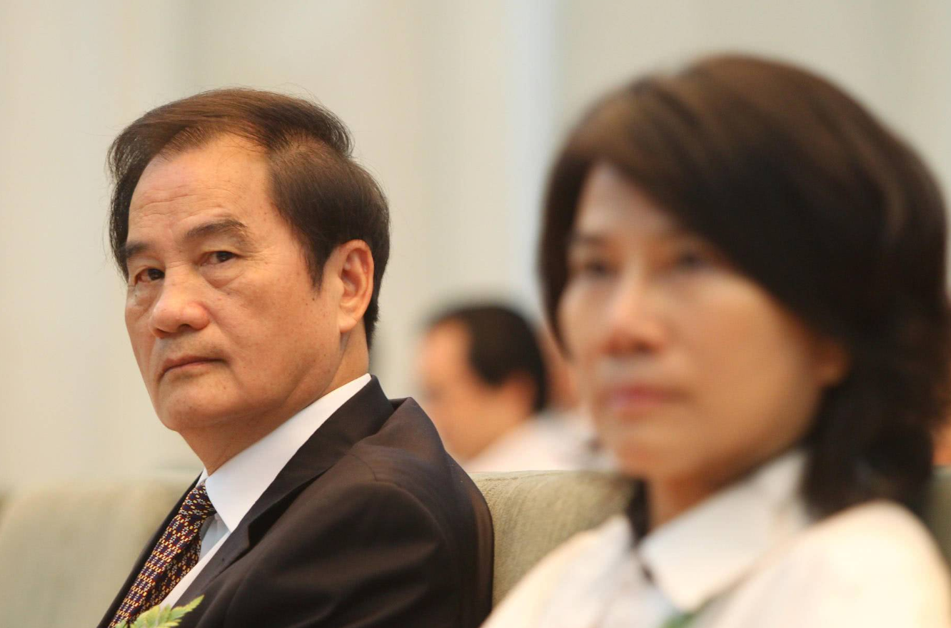被美的反超接班人迟迟未定年近70的董明珠哪里不如任正非？