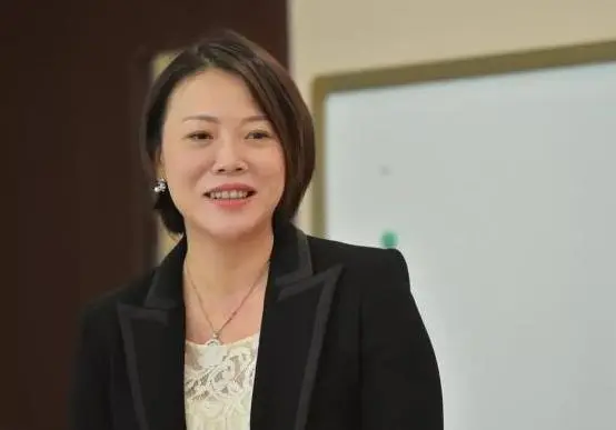 监管限制中烟入场靠电子烟起家的80后女首富还能继续造富么