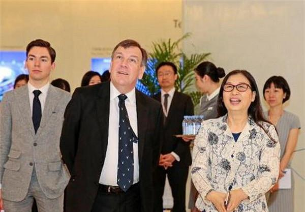 任正非花40亿做咨询IBM顾问刚来就吐槽华为的厕所就一个洞
