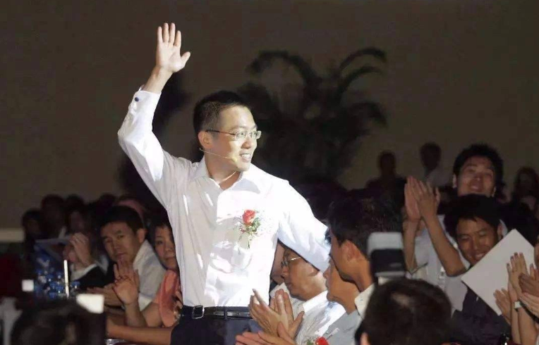 华为尝试内部创业却被叛徒钻了空子！任正非无奈付出17亿