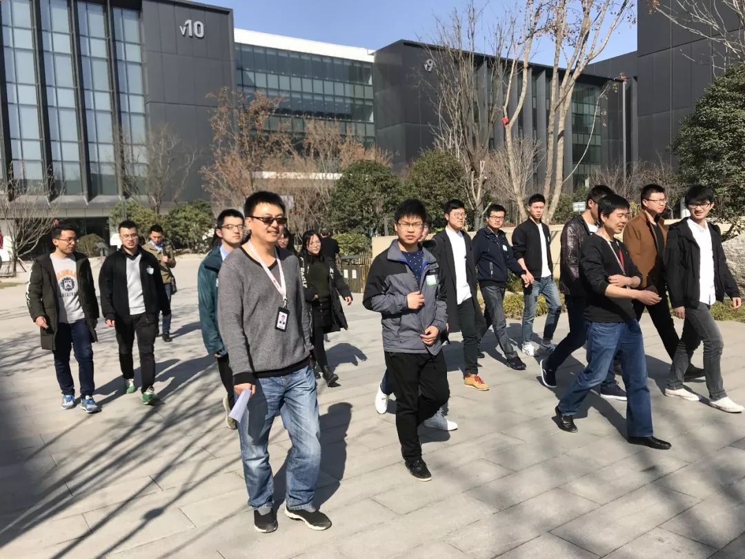 北大教授大谈感恩文化任正非当场反驳要尊重私欲的正当化