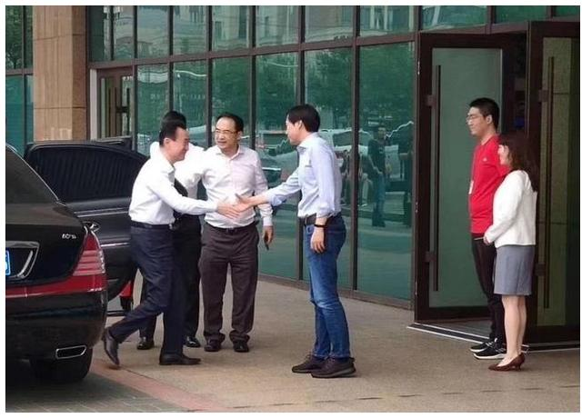 曾经的断臂求生如今看却是高位套现！王健林这10年长智慧了