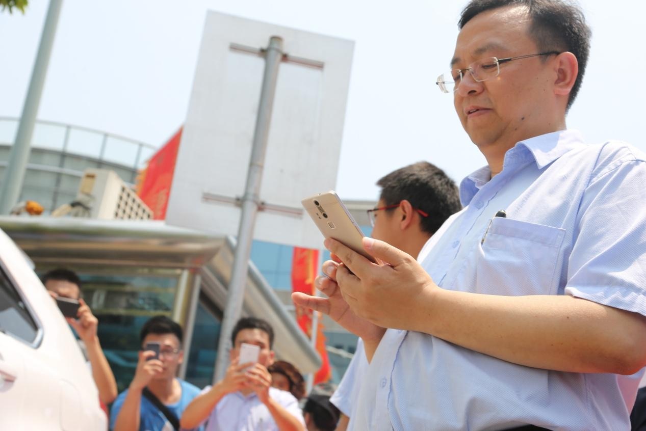 态度180大转弯光刻机可以自由购买？倪光南告诫放弃幻想