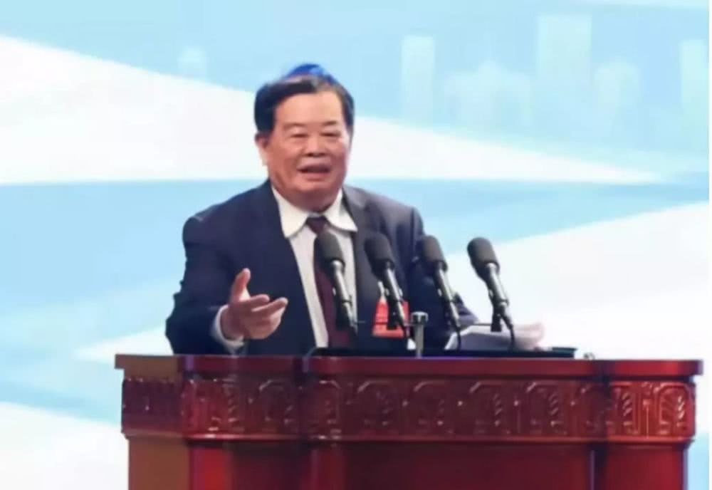 北大教授曹晖该接班了吧？曹德旺摆摆手不行地头蛇太多