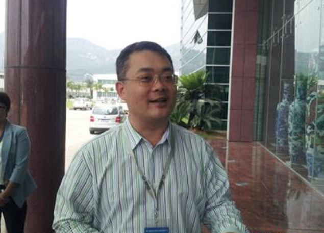 北大教授曹晖该接班了吧？曹德旺摆摆手不行地头蛇太多
