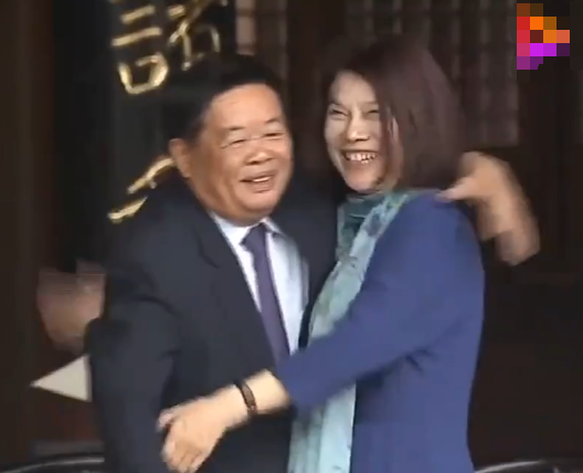 抨击商界大佬为何唯独欣赏董明珠？曹德旺很直白她太漂亮了