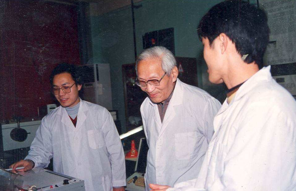 1965年已有国产光刻机为啥现在仍进口？杨振宁一语中的窝里斗