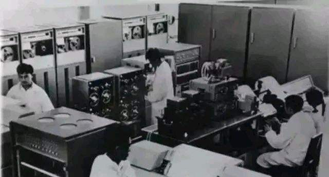 1965年已有国产光刻机为啥现在仍进口？杨振宁一语中的窝里斗