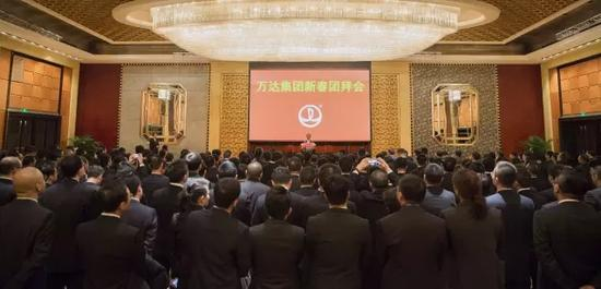 王健林开会为何没人敢睡觉？万达高管抱怨都站着怎么睡？