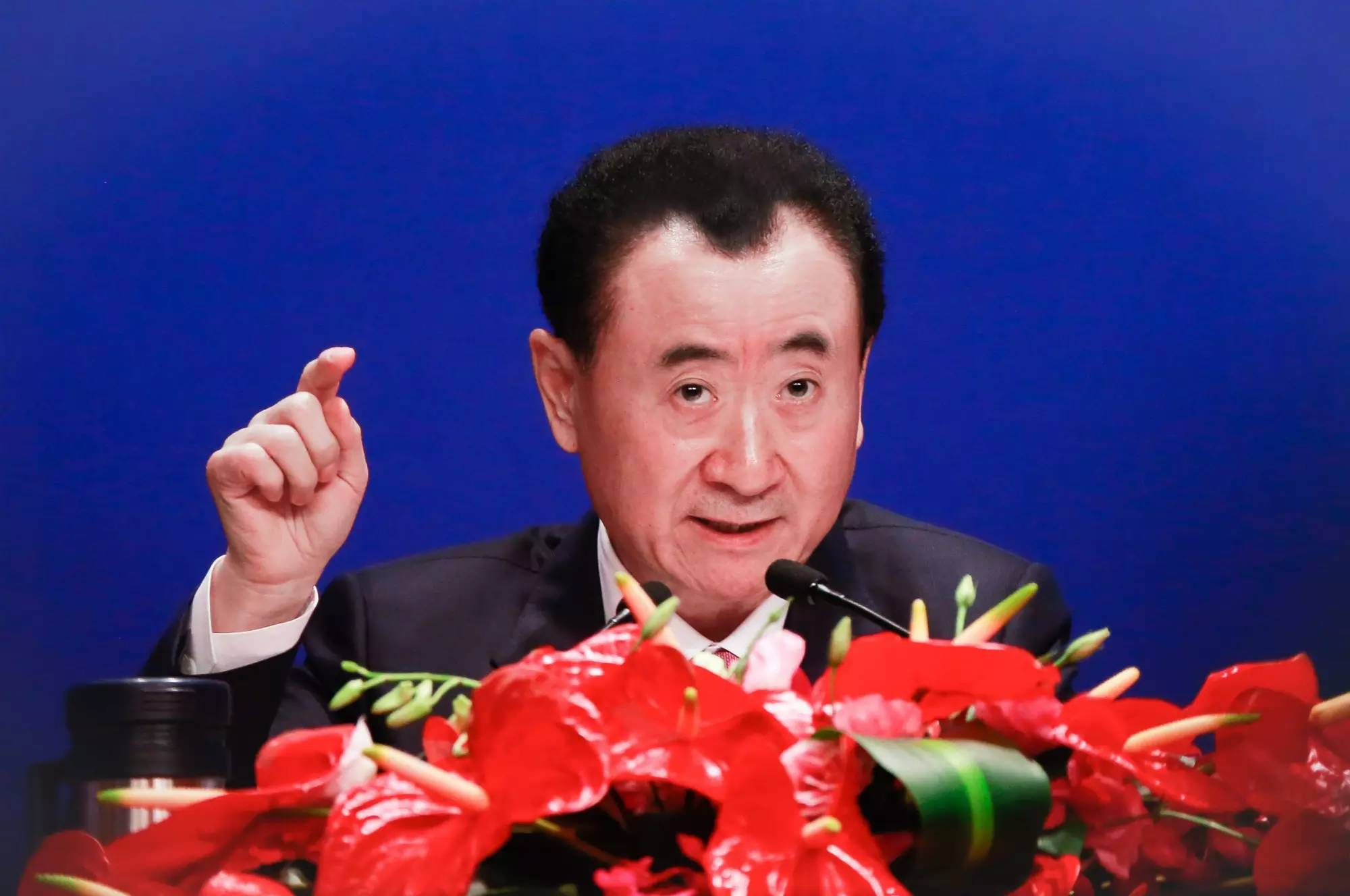 王健林开会为何没人敢睡觉？万达高管抱怨都站着怎么睡？