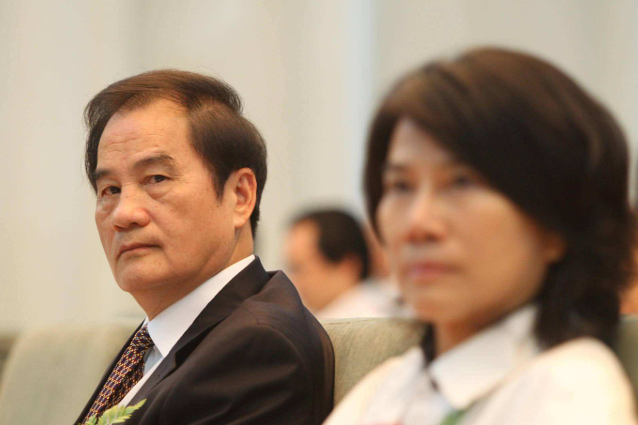 董明珠办公室布置被曝光窗边的监控火了员工直呼不敢抬头看