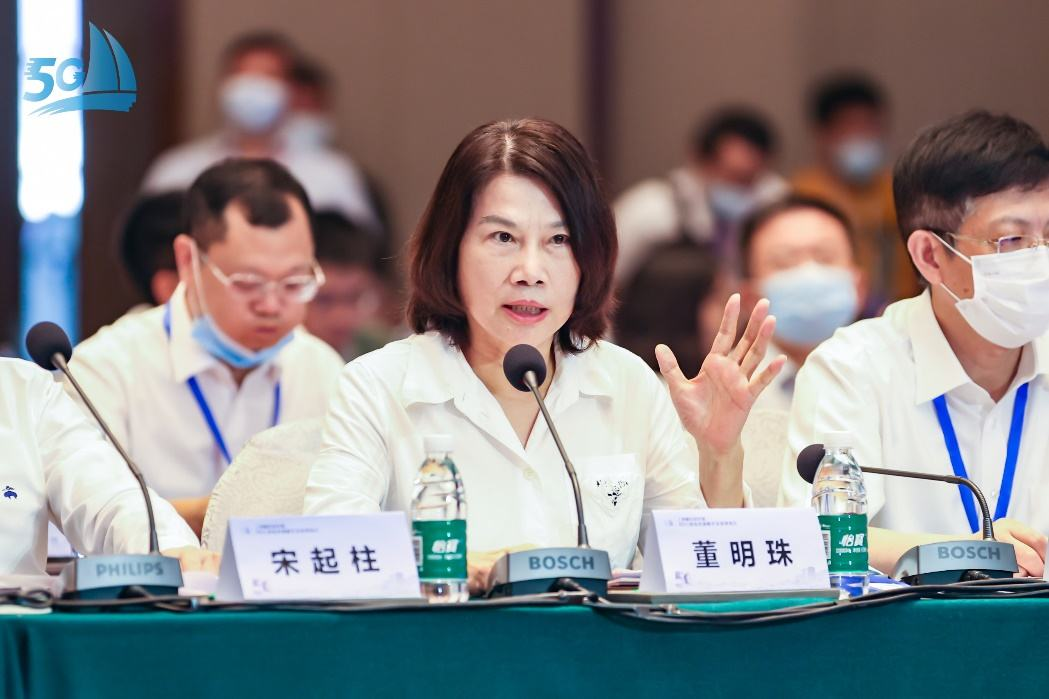 董明珠办公室布置被曝光窗边的监控火了员工直呼不敢抬头看