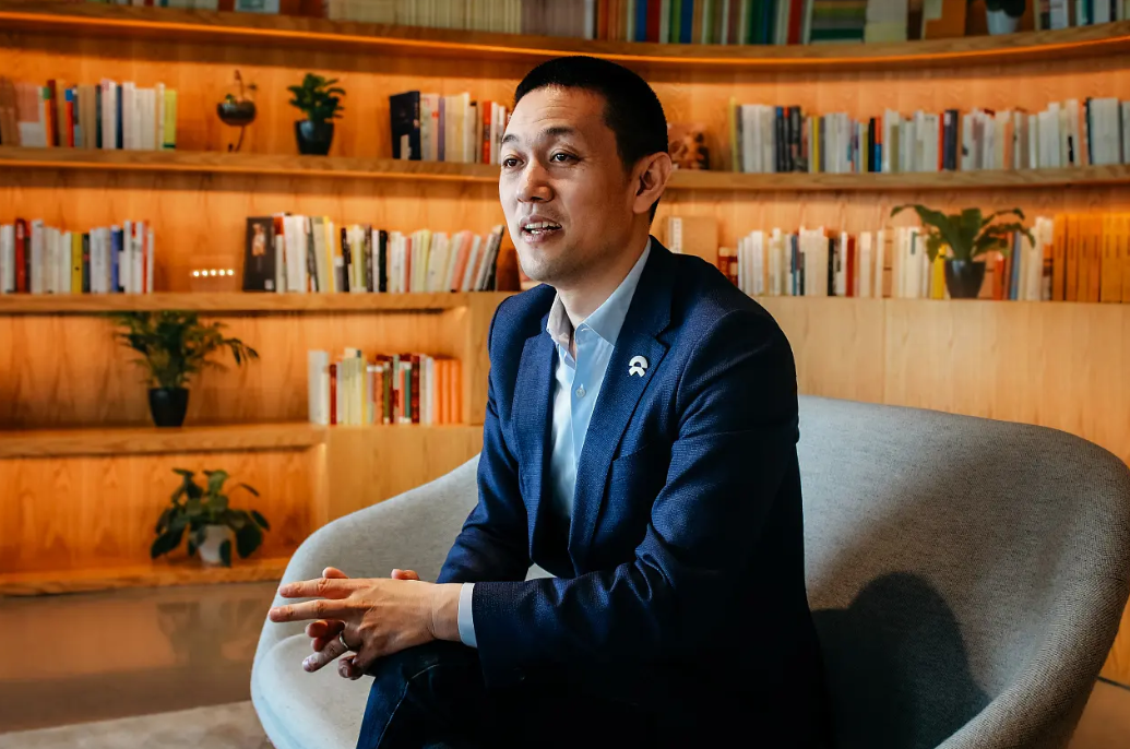 眼红手机厂商下海造车蔚来决心手机了？李斌我们是在防守