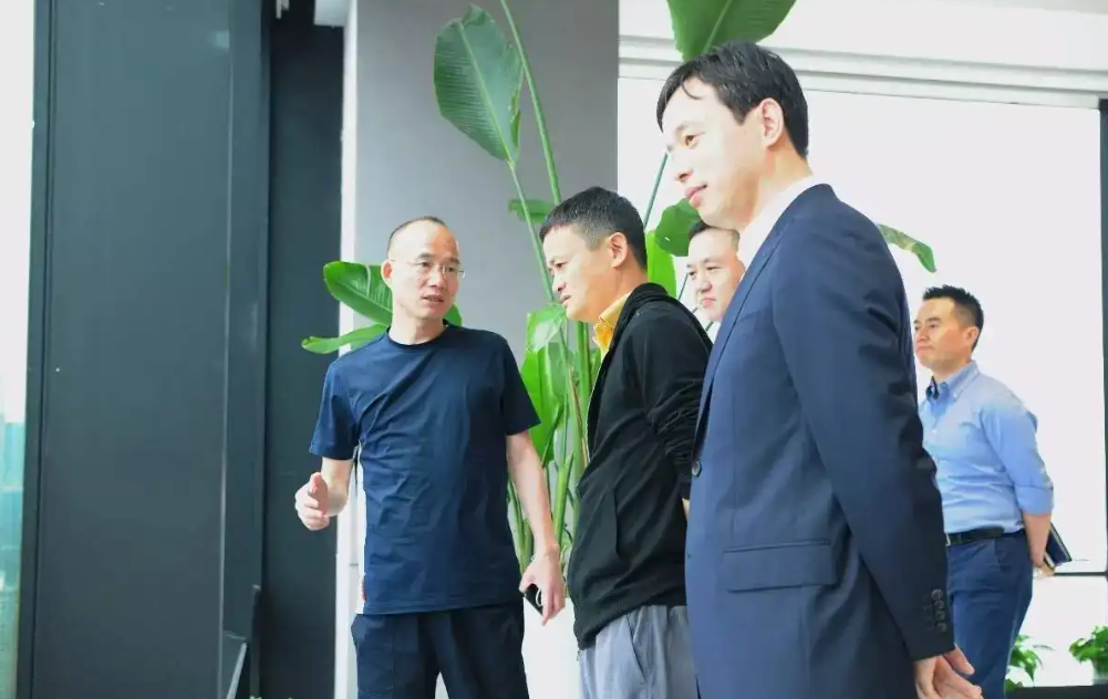 为何李嘉诚做事舍得放下面子？郭广昌脸皮不够厚走不到最后