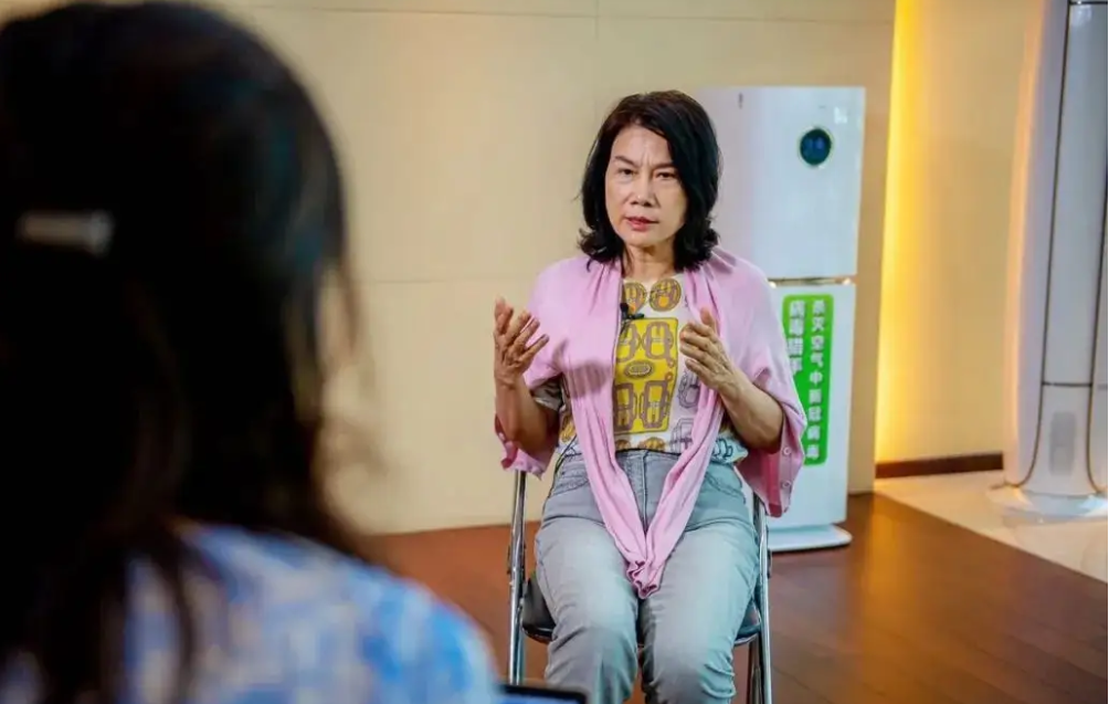 密会董明珠豪掷400亿今格力股价腰斩张磊还不舍得卖