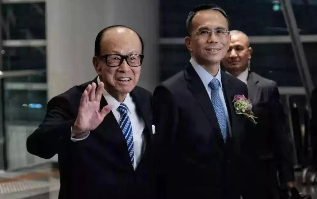现金存了1252亿债率降至5李泽钜比超人李嘉诚还稳健？