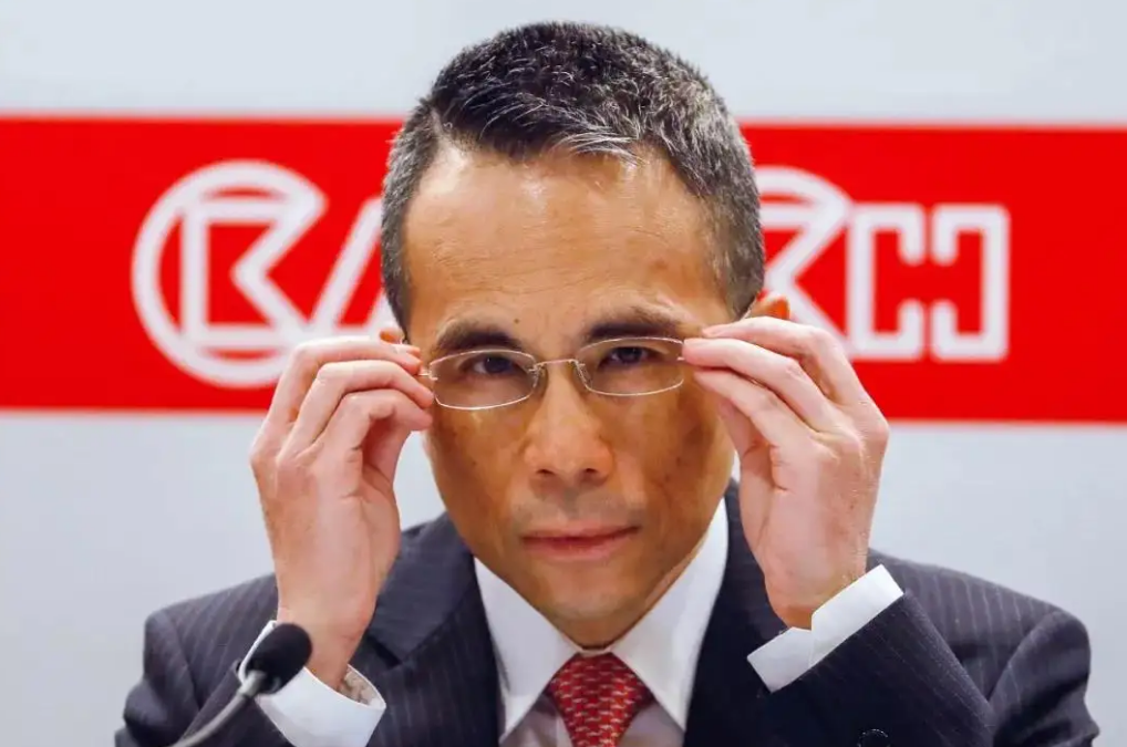 现金存了1252亿债率降至5李泽钜比超人李嘉诚还稳健？