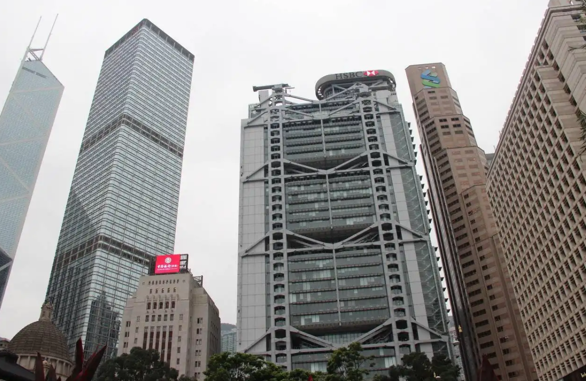 现金存了1252亿债率降至5李泽钜比超人李嘉诚还稳健？