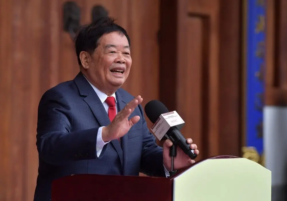 玻璃也算高科技？曾被英企垄断十余载曹德旺靠它成玻璃大王