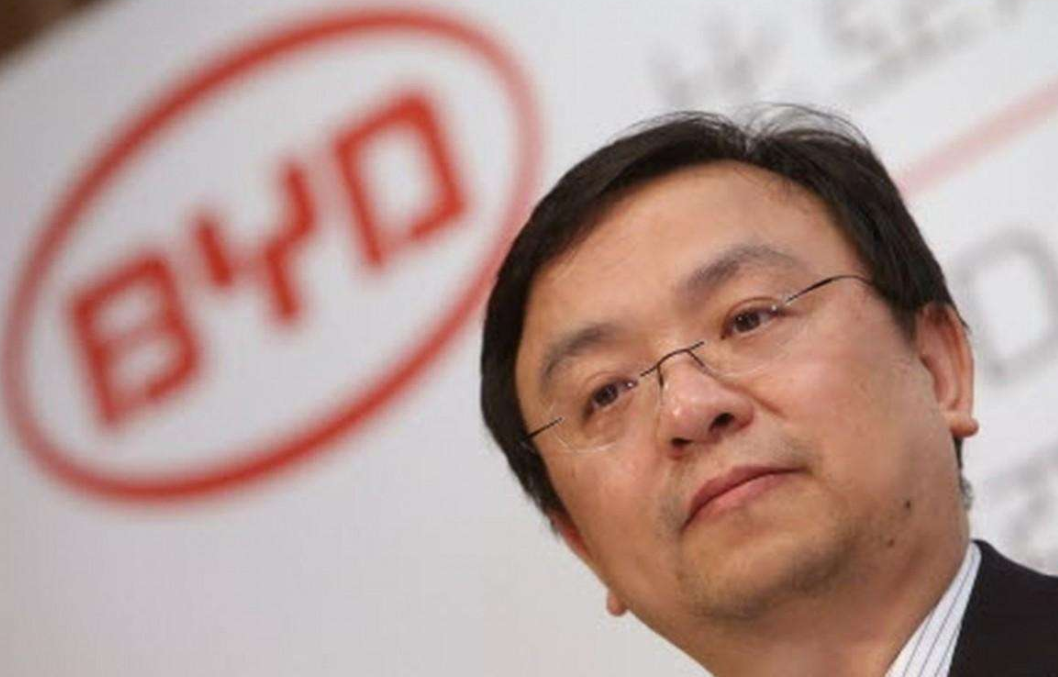 提前10年布局反而请比亚迪当老师丰田混动为何没能先发制人？