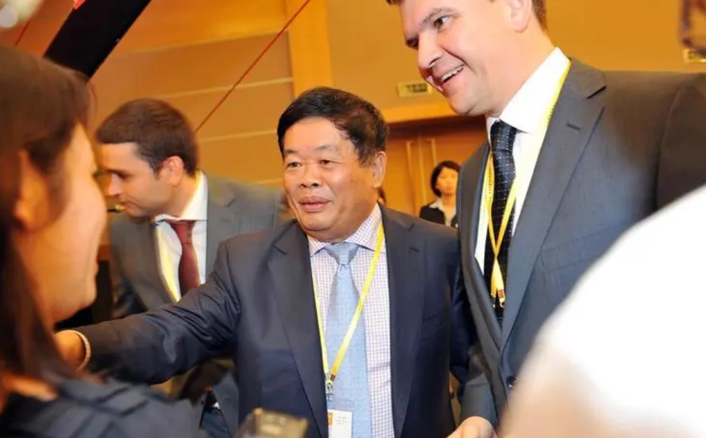 是儒商但也有铁腕！美国员工磨洋工被曹德旺2招降服