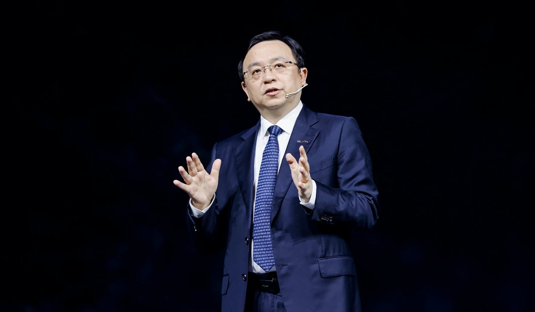 比亚迪百万豪车U8来袭云辇P技术首次亮相王传福又赌对了