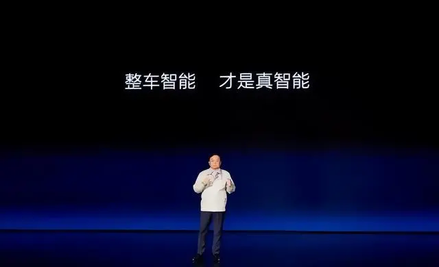 特斯拉是AI公司比亚迪只是普通车企？看看王传福的这张牌