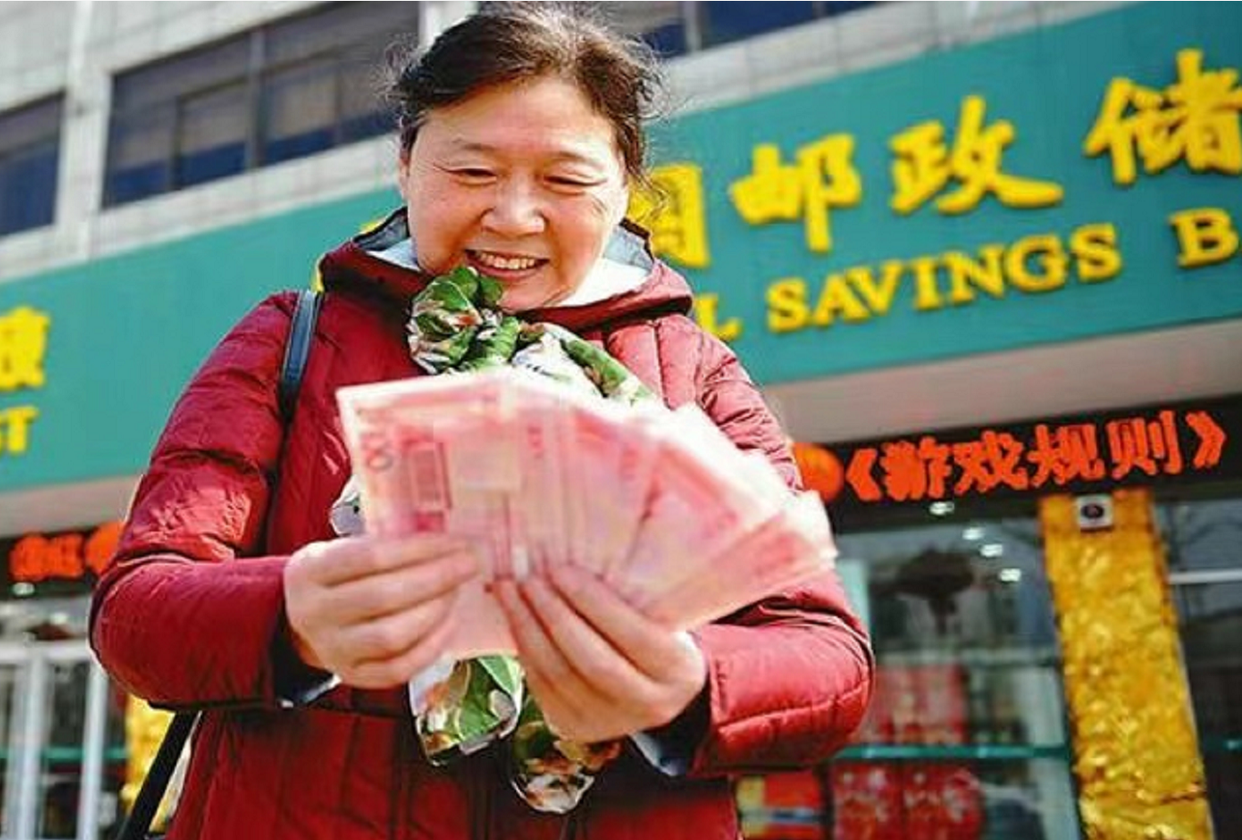 我妈在银行存款50万每月利息高达20833元一番话让我彻底清醒