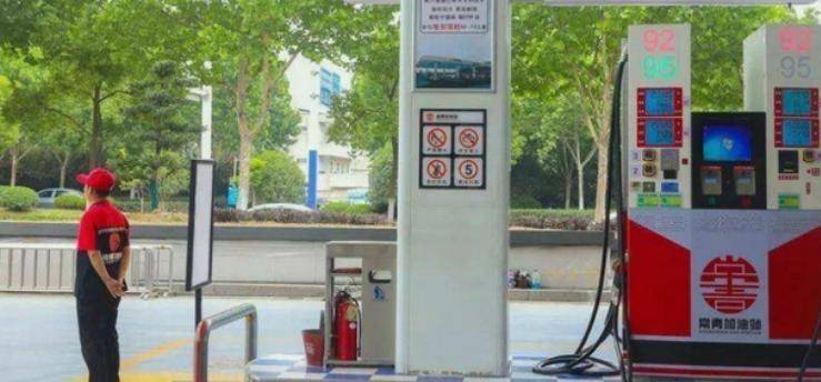 为什么私人加油站不但便宜还能免费洗车？内部员工说出实情