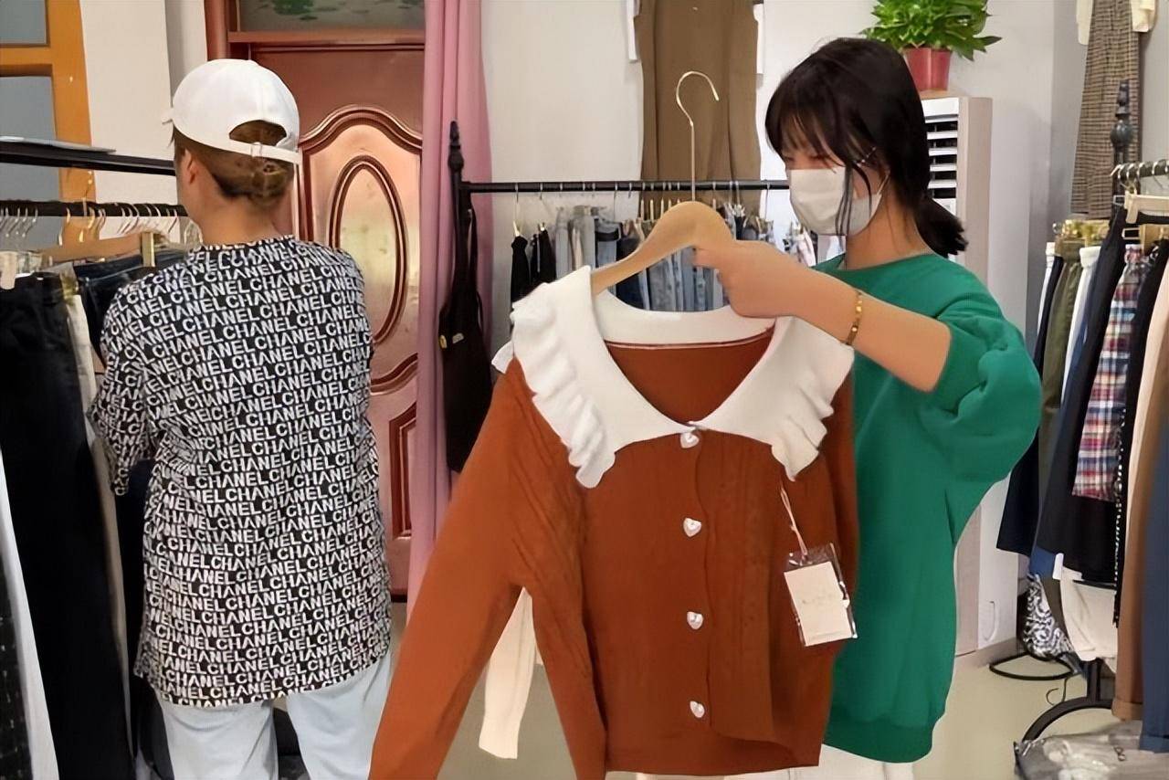 实体店一件衣服500元电商却只要几十块？内幕被揭开你还买吗